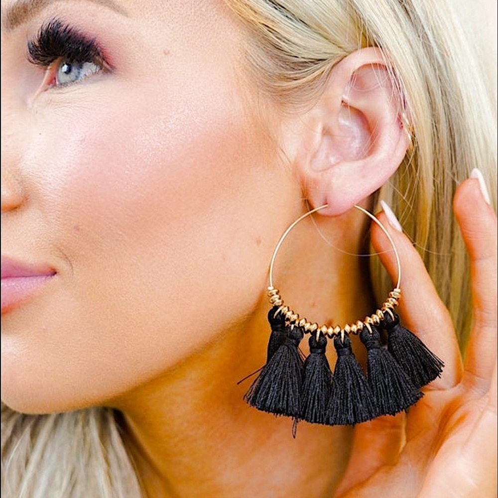 🆕🖤RUE27: BLACK Seed Bead Tassel Hoop Earrings